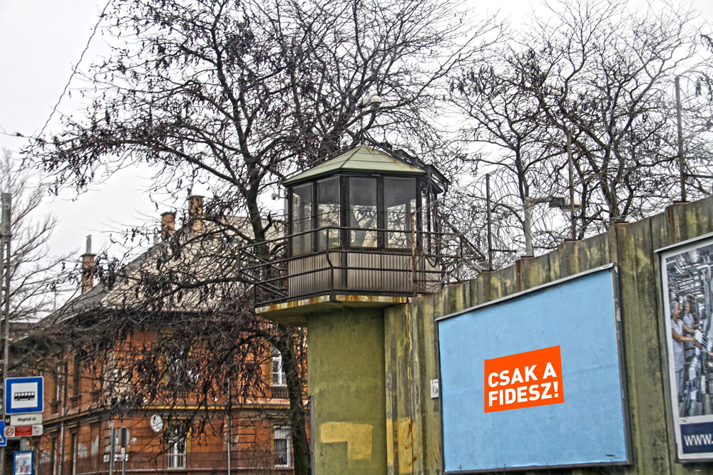 Fidesz: az ügyvédek hozzák nyilvánosságra, mennyit kerestek a "börtönbizniszen"!